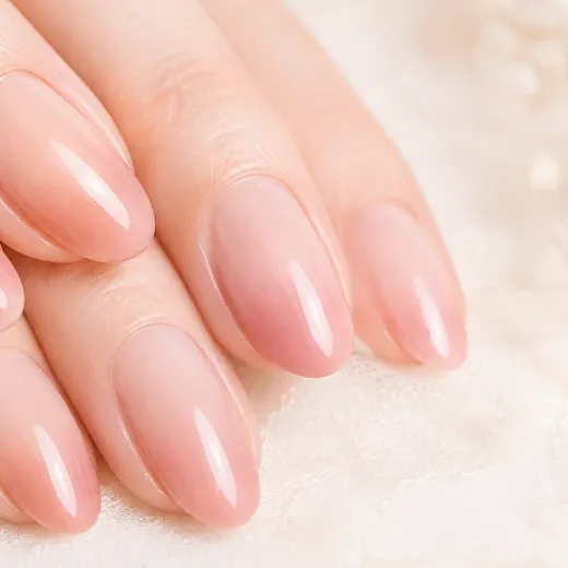 淡いカラーを重ねたニュアンスデザインのネイル